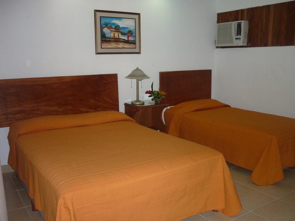 Hotel El Bramadero Liberia Bagian luar foto